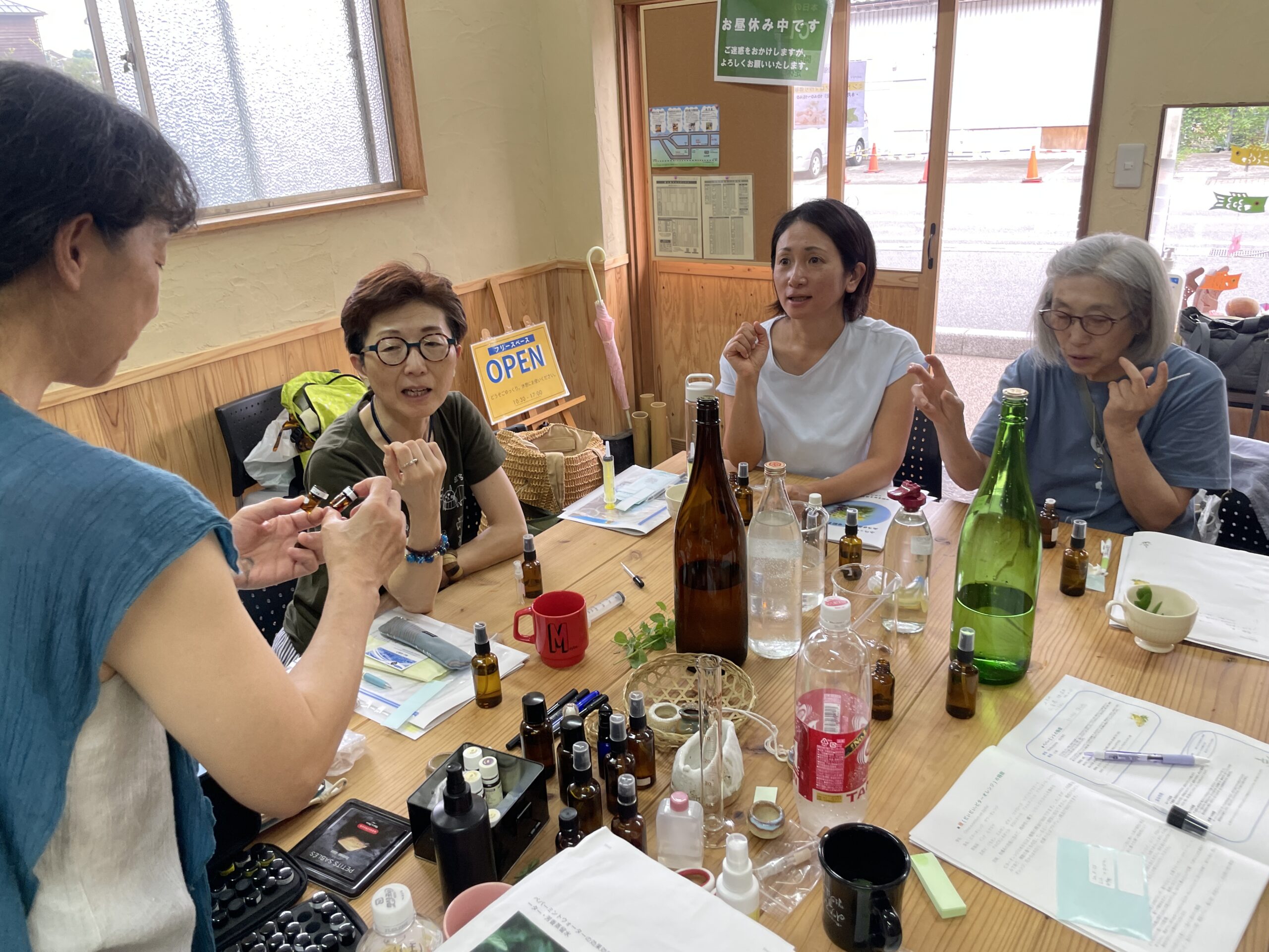 【レポート】26.8.28 ミント+月桃のアロマオイル作り体験イベントを行いました。 IMG_3908